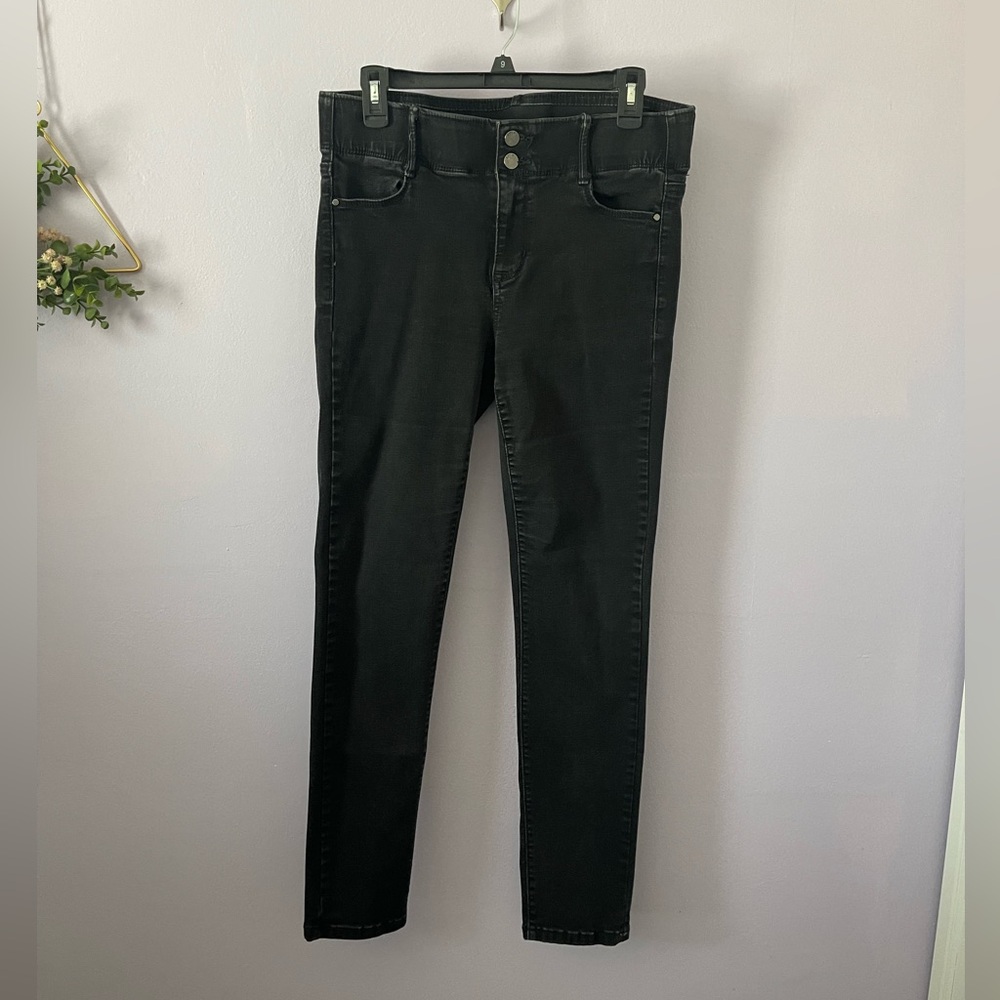 Black stretchy jeans